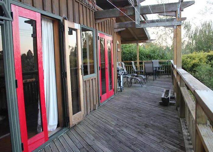 Treetop Hideaway - Taupo Holiday Home
