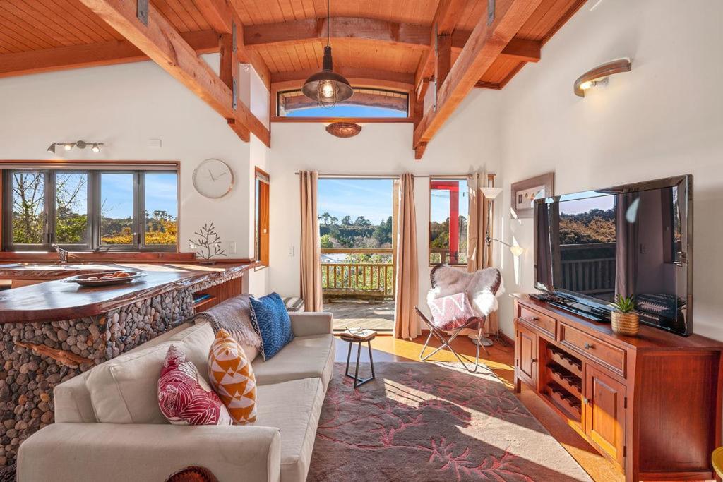 Treetop Hideaway - * Taupo